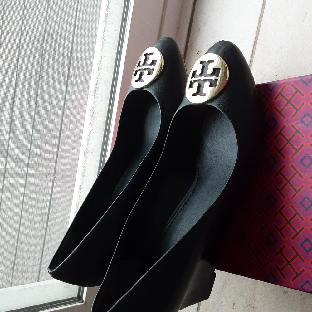 Tory Burch Black Leather Pumps - Picture 5 of 7